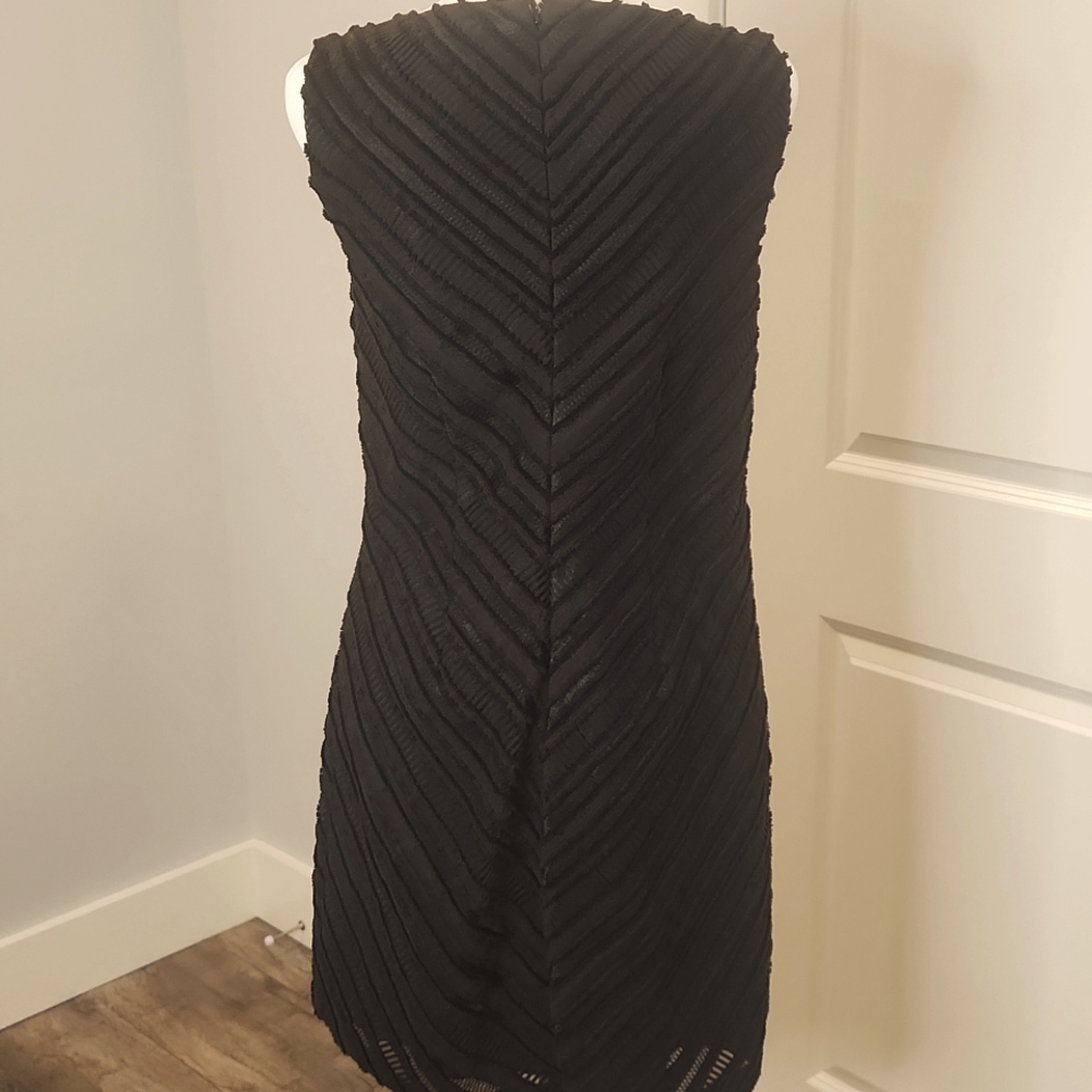 Cynthia Steffe Blair Black Textured Shift Dress Size 4 - Picture 2 of 7